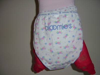 [Photos from Jayelle's experiment on www.forumforjustice.org showing size 4-6 compared to size 12-14 Bloomingdale bloomies]