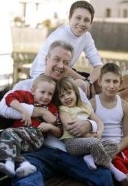 [(AP Photo) Drew Peterson and his four children, Lacy, Anthony, Thomas and Kristopher - AP Photo courtesy of M. Spencer Green]